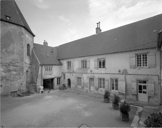 Bâtiment sur cour : aile gauche. © Région Bourgogne-Franche-Comté, Inventaire du patrimoine
