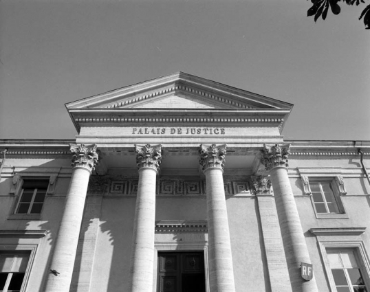 Façade antérieure : avant-corps central de face. © Région Bourgogne-Franche-Comté, Inventaire du patrimoine