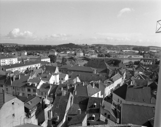 Vue de la ville basse entre la rue Thiers et la rue Gambetta, depuis la ville haute. © Région Bourgogne-Franche-Comté, Inventaire du patrimoine