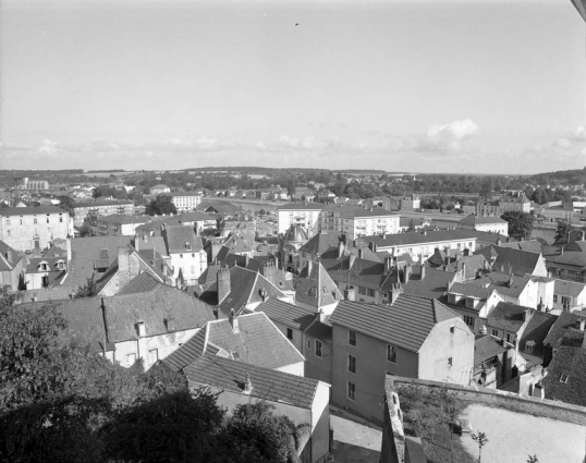 Vue du quartier de la poste dans la ville basse, depuis la ville haute. © Région Bourgogne-Franche-Comté, Inventaire du patrimoine