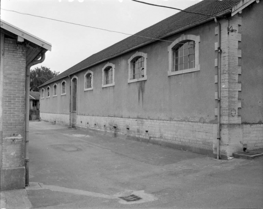 Extension de la caserne : façade latérale gauche du bâtiment central. © Région Bourgogne-Franche-Comté, Inventaire du patrimoine