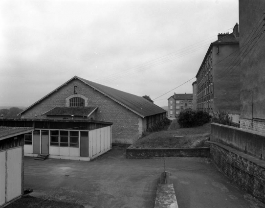 Le manège : façade postérieure de trois quarts droit. © Région Bourgogne-Franche-Comté, Inventaire du patrimoine