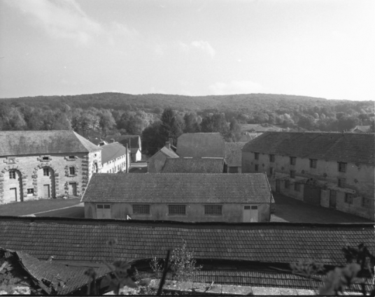 Vue plongeante depuis la halle à charbon en 1989. © Région Bourgogne-Franche-Comté, Inventaire du patrimoine Vue plongeante depuis la halle à charbon en 1989. © Région Bourgogne-Franche-Comté, Inventaire du patrimoine