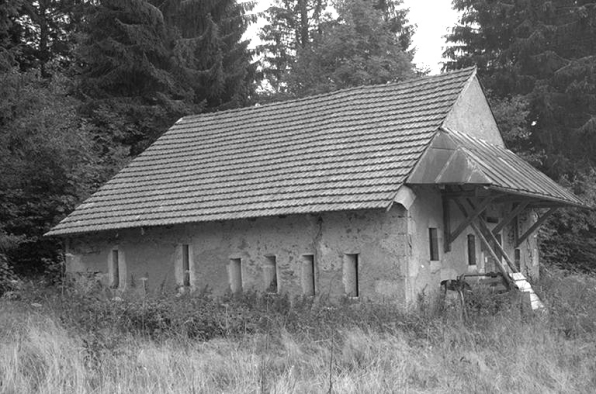Façade antérieure et face gauche vues de trois quarts. © Région Bourgogne-Franche-Comté, Inventaire du patrimoine