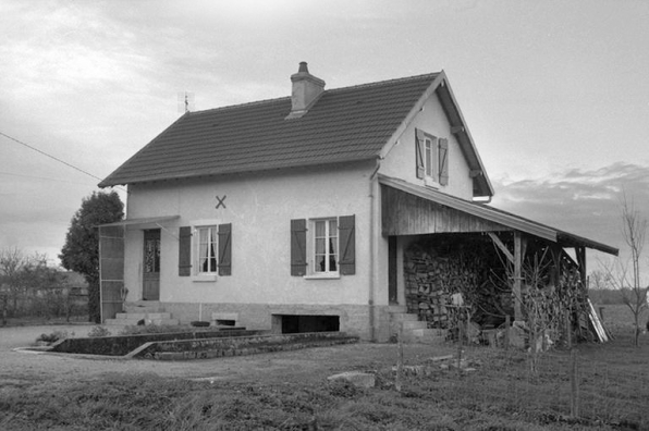 Bâtiment vu de trois quarts droit. © Région Bourgogne-Franche-Comté, Inventaire du patrimoine