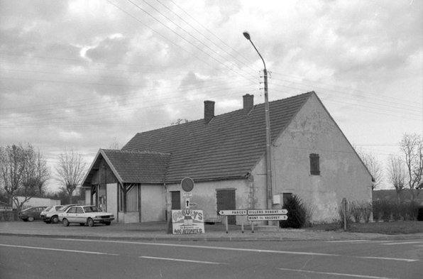 Bâtiment vu de trois quarts droit. © Région Bourgogne-Franche-Comté, Inventaire du patrimoine