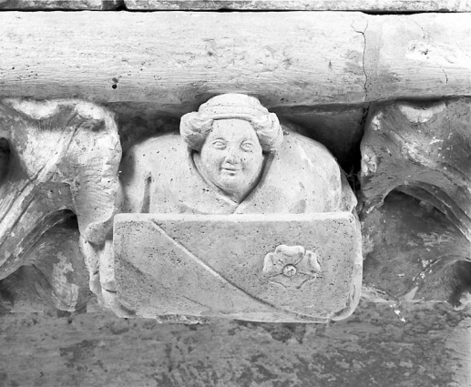 Grande console orientale : détail, ange portant les armoiries d'Amé de Chalon. © Région Bourgogne-Franche-Comté, Inventaire du patrimoine