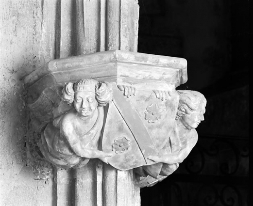 Console sud-est, vue de trois quarts. © Région Bourgogne-Franche-Comté, Inventaire du patrimoine