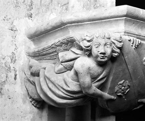 Console nord-ouest, détail de l'ange de gauche. © Région Bourgogne-Franche-Comté, Inventaire du patrimoine