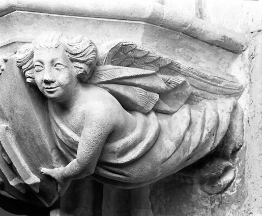 Console nord-est, détail de l'ange de droite. © Région Bourgogne-Franche-Comté, Inventaire du patrimoine