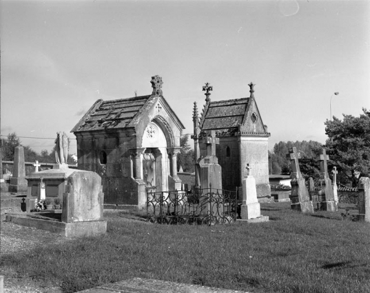 Vue partielle de la partie ancienne du cimetière. © Région Bourgogne-Franche-Comté, Inventaire du patrimoine