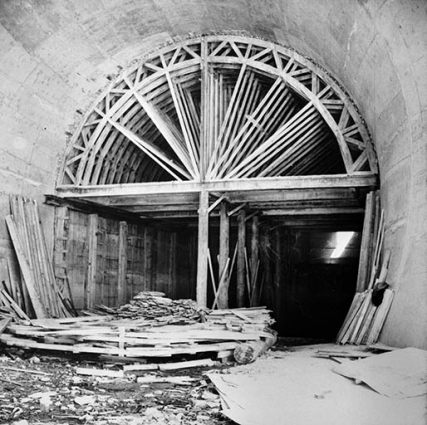 Canal de fuite G.2 - Dernière phase amont - Vue du coffrage. © Région Bourgogne-Franche-Comté, Inventaire du patrimoine