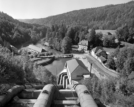 Le site depuis le haut de la conduite forcée. © Région Bourgogne-Franche-Comté, Inventaire du patrimoine