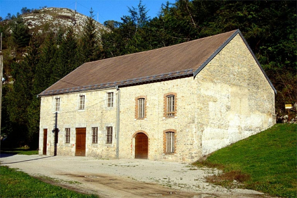 Logement d'ouvriers et magasin industriel (ancienne hall à charbon ?). © Région Bourgogne-Franche-Comté, Inventaire du patrimoine