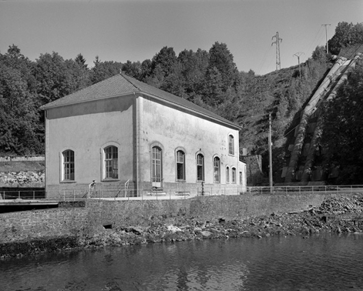 Façade postérieure de la centrale, vue de trois quarts gauche. © Région Bourgogne-Franche-Comté, Inventaire du patrimoine