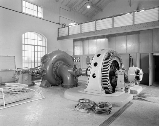 Intérieur de la centrale : le groupe. © Région Bourgogne-Franche-Comté, Inventaire du patrimoine