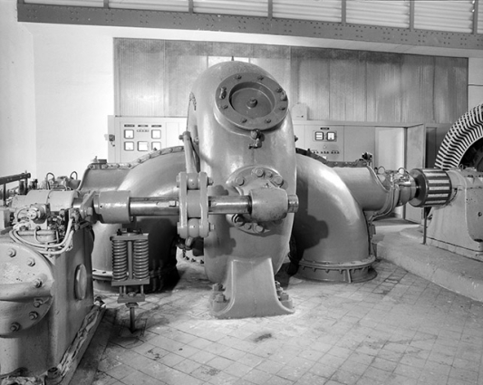 Intérieur de la centrale : turbine double Escher Wyss. © Région Bourgogne-Franche-Comté, Inventaire du patrimoine