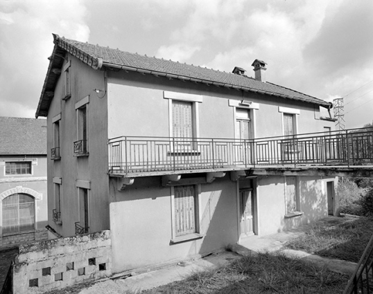 Façade antérieure du logement d'ouvriers, de trois quarts gauche. © Région Bourgogne-Franche-Comté, Inventaire du patrimoine