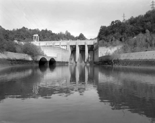Evacuateur et bassin d'amortissement. © Région Bourgogne-Franche-Comté, Inventaire du patrimoine