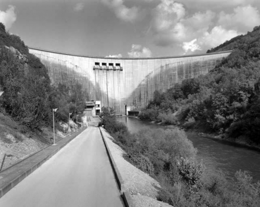 Le barrage, vu d'aval. © Région Bourgogne-Franche-Comté, Inventaire du patrimoine
