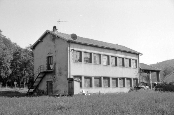 Façade postérieure vue de trois quarts. © Région Bourgogne-Franche-Comté, Inventaire du patrimoine