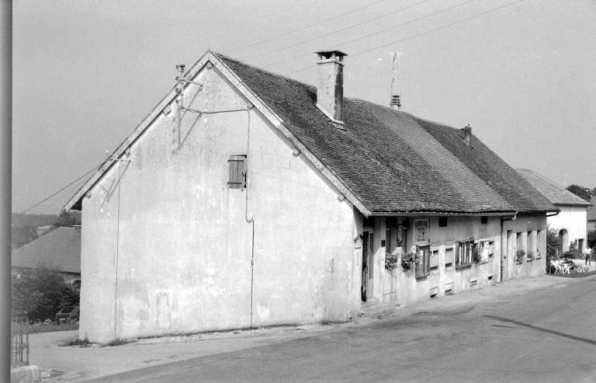 Façade antérieure vue de trois quarts gauche. © Région Bourgogne-Franche-Comté, Inventaire du patrimoine