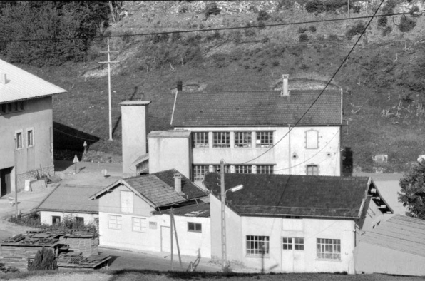 Façade postérieure vue de trois quarts droite. © Région Bourgogne-Franche-Comté, Inventaire du patrimoine