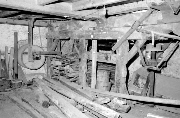 Tonneau de polissage et transmission (2e étage de soubassement). © Région Bourgogne-Franche-Comté, Inventaire du patrimoine