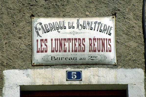 Plaque émaillée à l'entrée. © Région Bourgogne-Franche-Comté, Inventaire du patrimoine