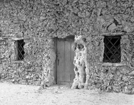 Fabrique de jardin : détail de la mise en oeuvre des matériaux sur la façade antérieure. © Région Bourgogne-Franche-Comté, Inventaire du patrimoine