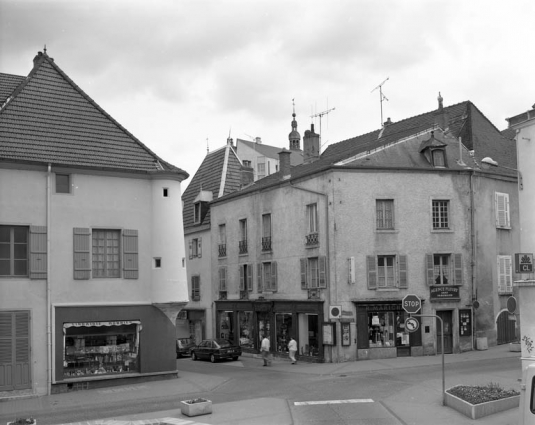 Maison du 19e siècle, 2 rue de Vanoise : vue d'ensemble de trois quarts droits. © Région Bourgogne-Franche-Comté, Inventaire du patrimoine