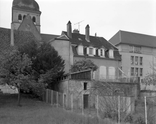 Façade postérieure, de trois quarts gauche. © Région Bourgogne-Franche-Comté, Inventaire du patrimoine