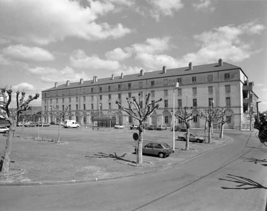 Vue d'ensemble depuis la place. © Région Bourgogne-Franche-Comté, Inventaire du patrimoine