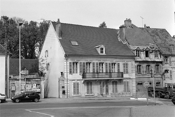 Vue d'ensemble depuis la rue, de trois quarts gauche. © Région Bourgogne-Franche-Comté, Inventaire du patrimoine