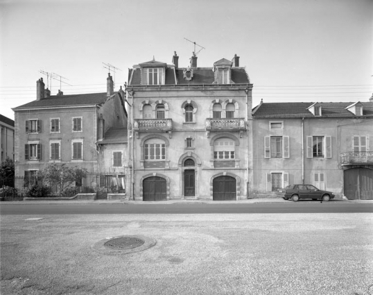 Façade antérieure de face, depuis le quai Mavia. © Région Bourgogne-Franche-Comté, Inventaire du patrimoine