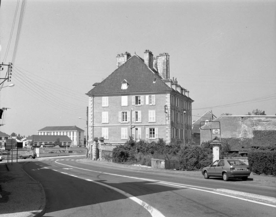 Vue de la façade latérale droite. © Région Bourgogne-Franche-Comté, Inventaire du patrimoine