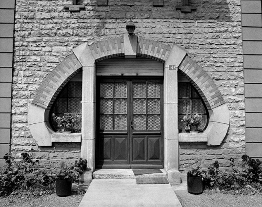 Détail de la porte d'entrée de l'habitation. © Région Bourgogne-Franche-Comté, Inventaire du patrimoine