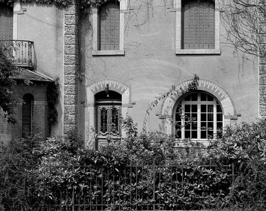 Façade antérieure : détail des baies du rez de chaussée. © Région Bourgogne-Franche-Comté, Inventaire du patrimoine