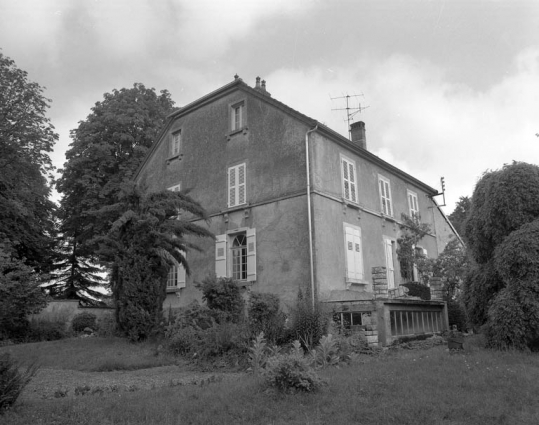 Façades postérieures et latérales droite. © Région Bourgogne-Franche-Comté, Inventaire du patrimoine