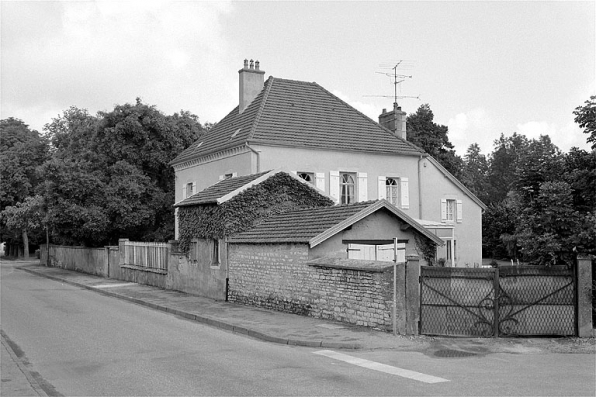 Vue d'ensemble depuis la rue. © Région Bourgogne-Franche-Comté, Inventaire du patrimoine