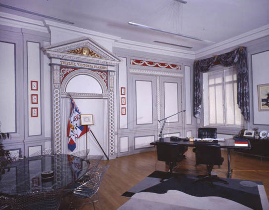Intérieur : le bureau du maire depuis l'entrée. © Région Bourgogne-Franche-Comté, Inventaire du patrimoine