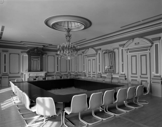 Intérieur : la salle du conseil, depuis l'entrée. © Région Bourgogne-Franche-Comté, Inventaire du patrimoine
