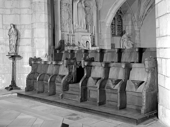 Vue d'ensemble du groupe de stalles droites. © Région Bourgogne-Franche-Comté, Inventaire du patrimoine