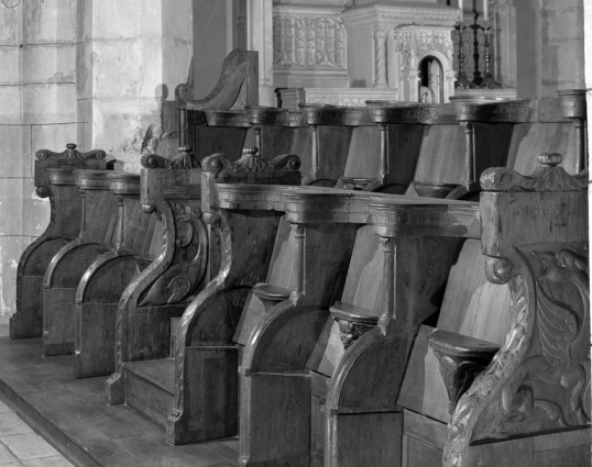 Vue raprrochée du groupe de stalles droites. © Région Bourgogne-Franche-Comté, Inventaire du patrimoine