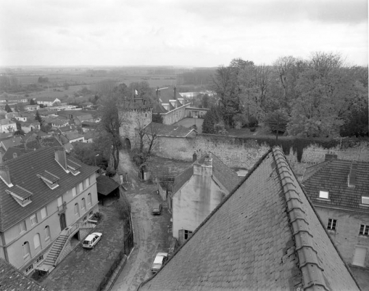 Vue d'ensemble des bâtiments et du parc depuis le clocher de la basilique. © Région Bourgogne-Franche-Comté, Inventaire du patrimoine