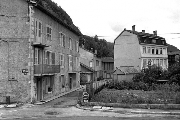 Vue d'ensemble des bâtiments chemin de la Combe du Marais, depuis le nord-est. © Région Bourgogne-Franche-Comté, Inventaire du patrimoine
