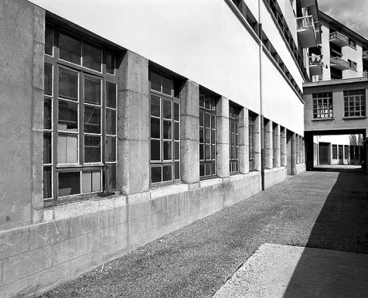 Façade postérieure : baies du 2e étage de soubassement. © Région Bourgogne-Franche-Comté, Inventaire du patrimoine