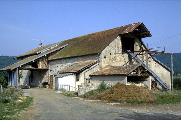 Vue d'ensemble depuis le sud-est. © Région Bourgogne-Franche-Comté, Inventaire du patrimoine