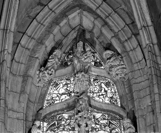 Détail de la Vierge à l'enfant au sommet de l'arbre. © Région Bourgogne-Franche-Comté, Inventaire du patrimoine