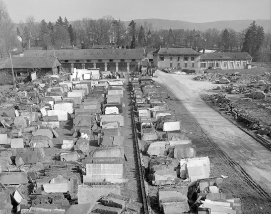 Vue d'ensemble : aire des matières premières et ateliers de fabrication. © Région Bourgogne-Franche-Comté, Inventaire du patrimoine